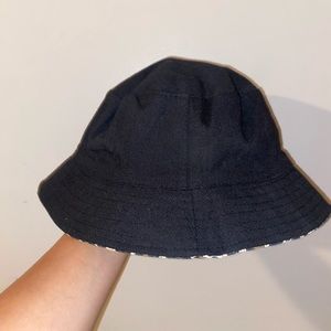 Reversible bucket hat